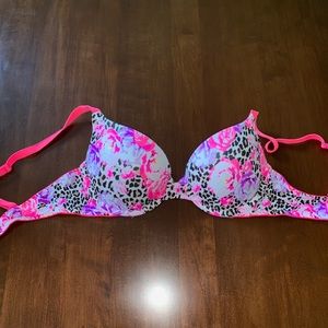 VS 34B “Wear Everywhere Push-Up Pigeonnant”